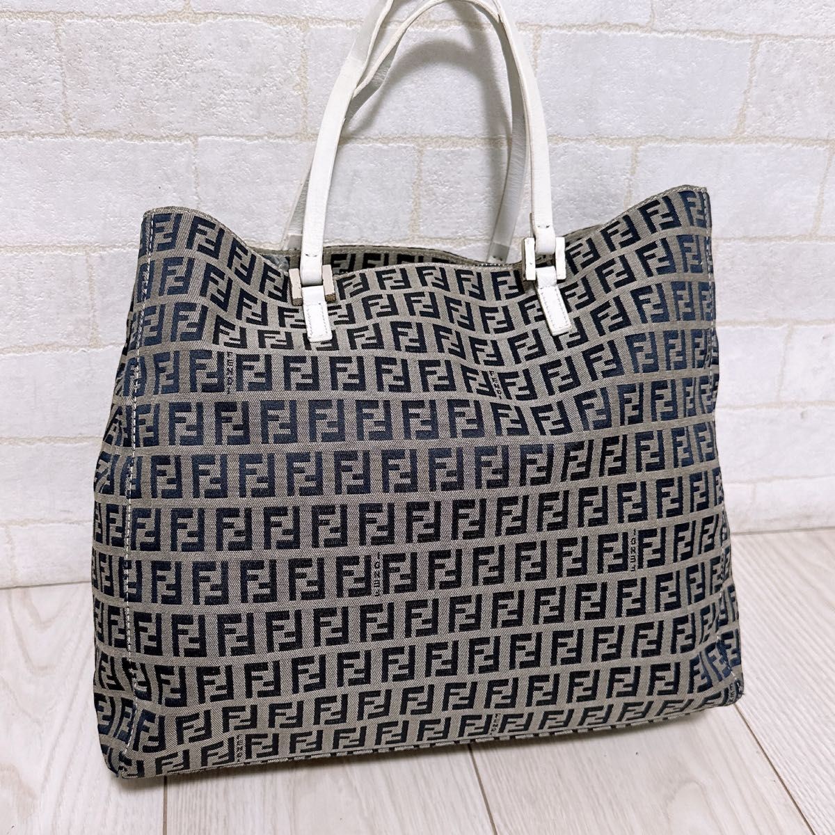 Vintage Fendi Tote Bag in Excellent Condition - Rare Find