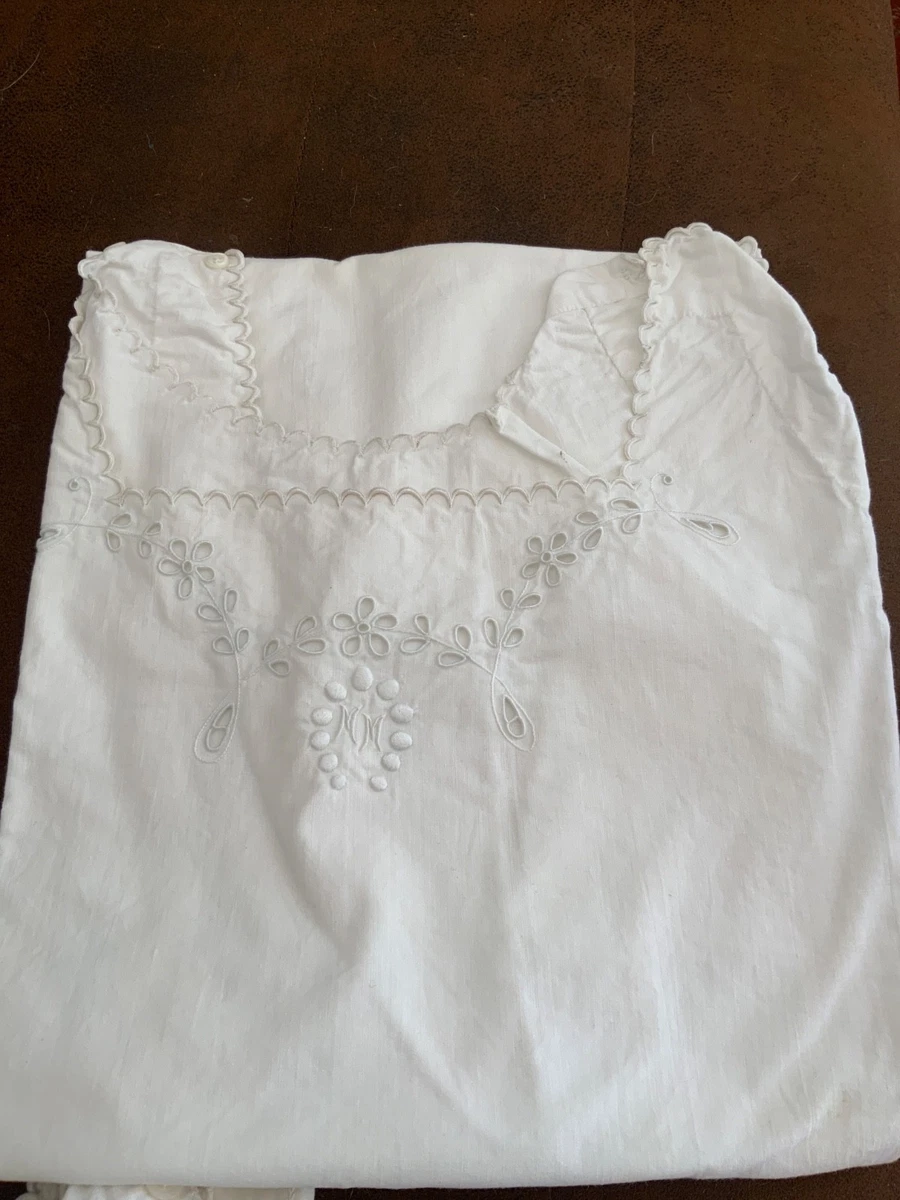 Ancienne grande chemise de nuit lin plis monogrammes LC - Le Grenier de