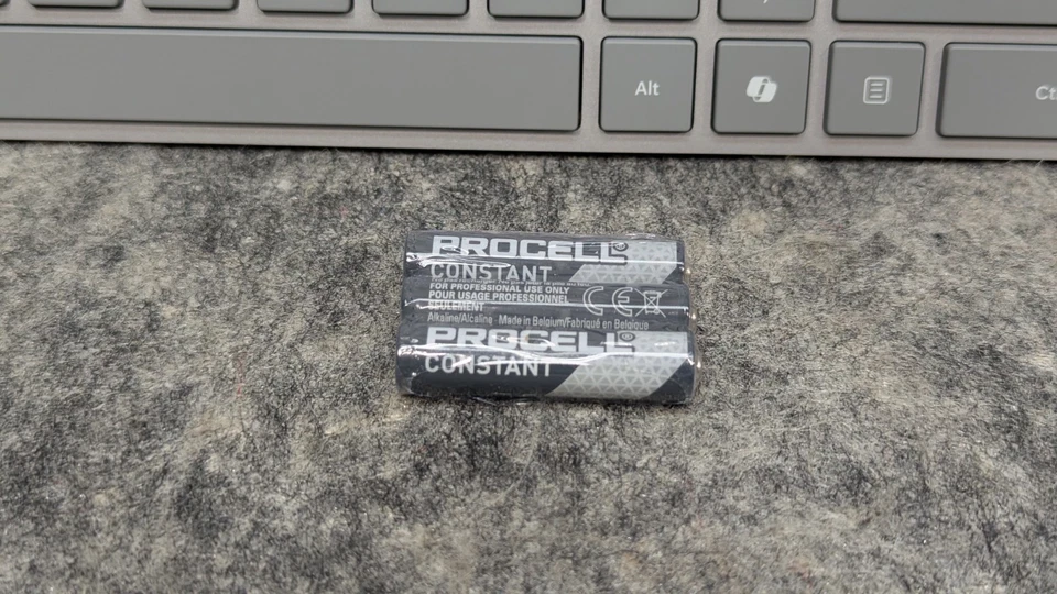 🔥Open Box🔥 Microsoft Surface Full-size Wireless Keyboard (1742) 2nd Ed Silver - Image 2 of 4