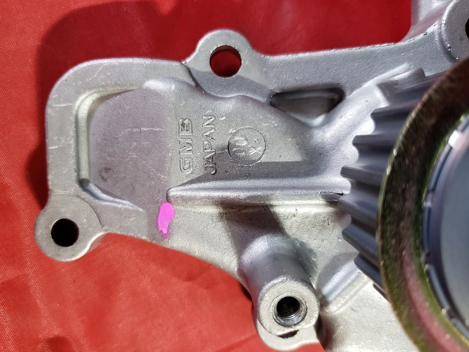 Bomba de agua para motor GMB Japón Topline WPMI22 WP MI-22 NOS Foto 3 de 4