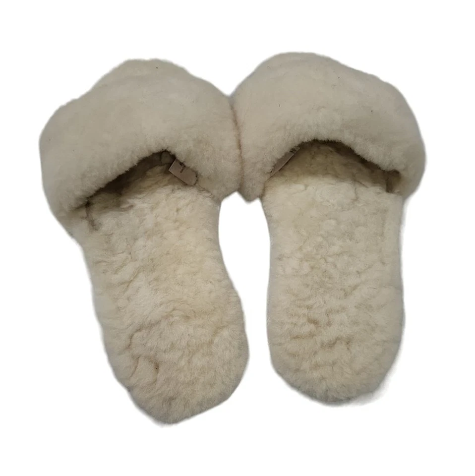 EUC Victoria's Secret women's 100% genuine shearling comfy slippers M  white - Image 3 of 4