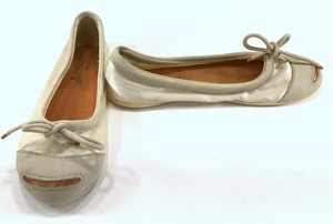 cream converse shoes