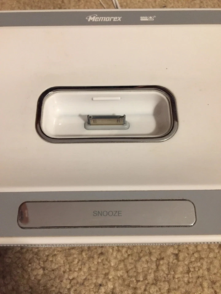 Memorex Mi4004 White LCD Clock with Radio iPod Audio Dock Line Foto 4 de 4