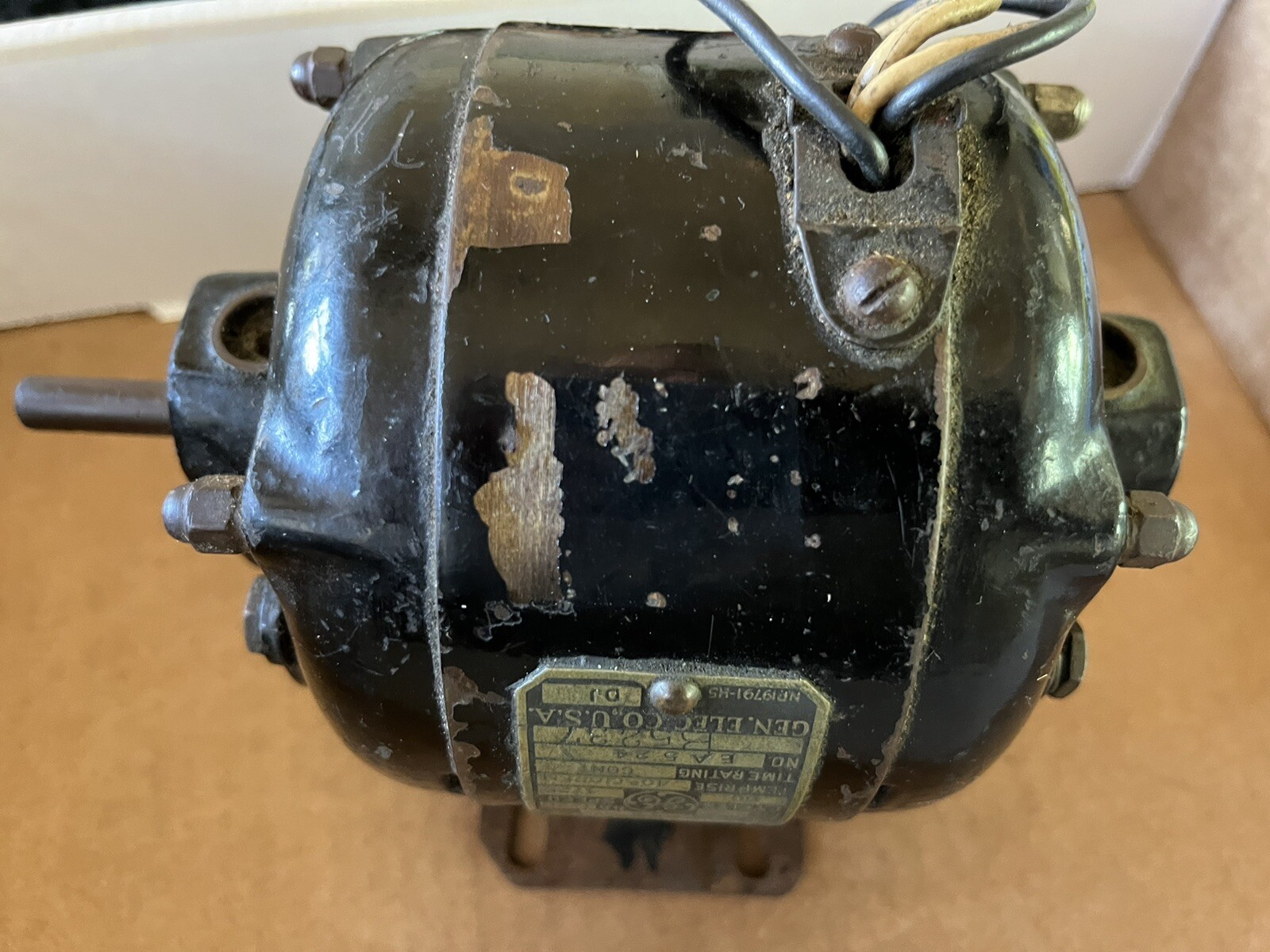 VTG GE Electric motor EA524 AC Motor 1/20 hp w/ bench mounts side