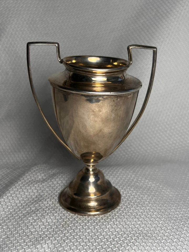 Antigua taza de servicio al empleado Baltimore Hochschild Kohn de plata esterlina de 10 años  Foto 3 de 4