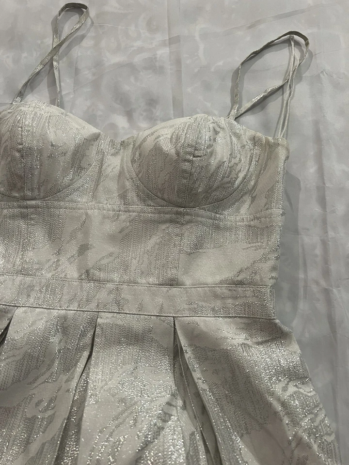 Платье Aqua размер 2 серебристое плиссированное с карманами на молнии с подкладкой из полимерной смеси длина 34 дюйма #ST32 - Изображение 2 из 4