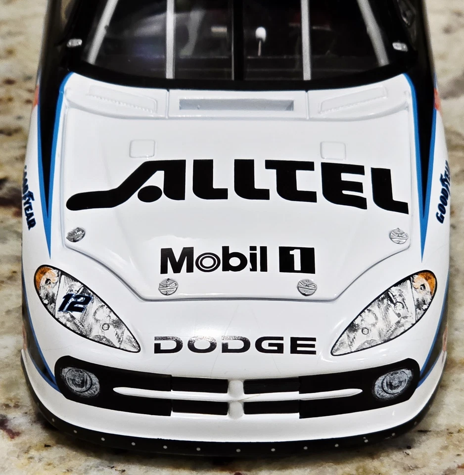 2003 #12 Ryan Newman Alltel Dodge Intrepid R/T 1:24 Diecast Team Caliber Penske Foto 3 de 4