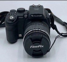 Fujifilm FinePix S9000 10.7x Optical Zoom 9mp Digital Camera With 28-300mm Lens