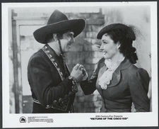 WARNER BAXTER LYNN BARI Return Of The Cisco Kid (1982) HOLDING HANDS