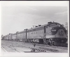 Baltimore & Ohio FP9 diesel locomotive A-A & Pullmans 8x10" RR photo Cumberland