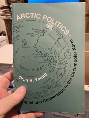 Arctic Politics: Conflict and Cooperation in the Circumpolar North (Paperback