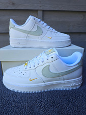 Nike Air Force 1 '07 ESS Low Top Sneaker Weiß/Silber Damen EU 39 CZ0270-106
