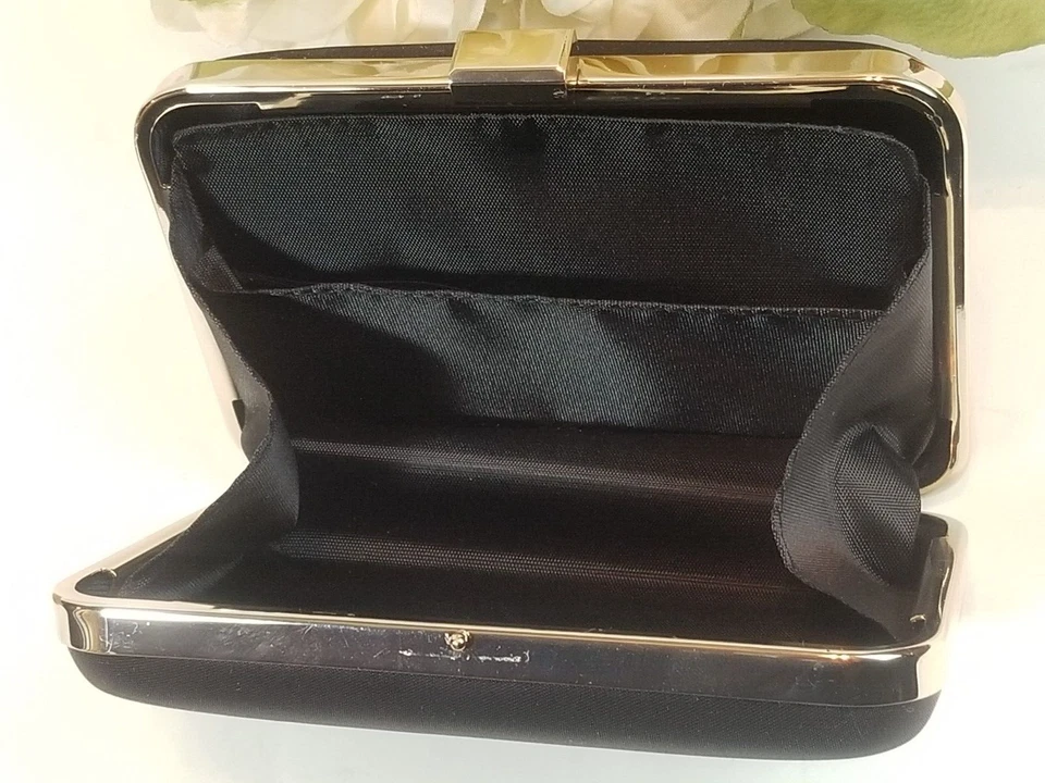 Черный атласный вечерний клатч HUGO BOSS в хромированном корпусе - Изображение 2 из 4