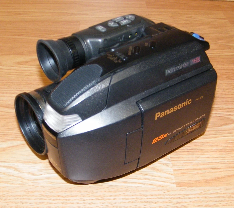 *FOR PARTS* Genuine Panasonic (PV-L578) Camcorder - 23x Hi-Definition Zoom Lens  - Image 2 of 4