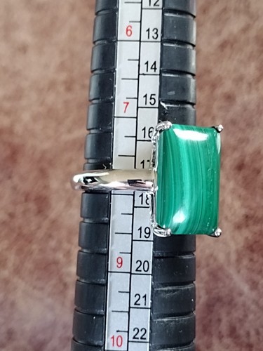 Anello minimalista in argento sterling con malachite verde naturale misura 8 - Foto 6 di 8