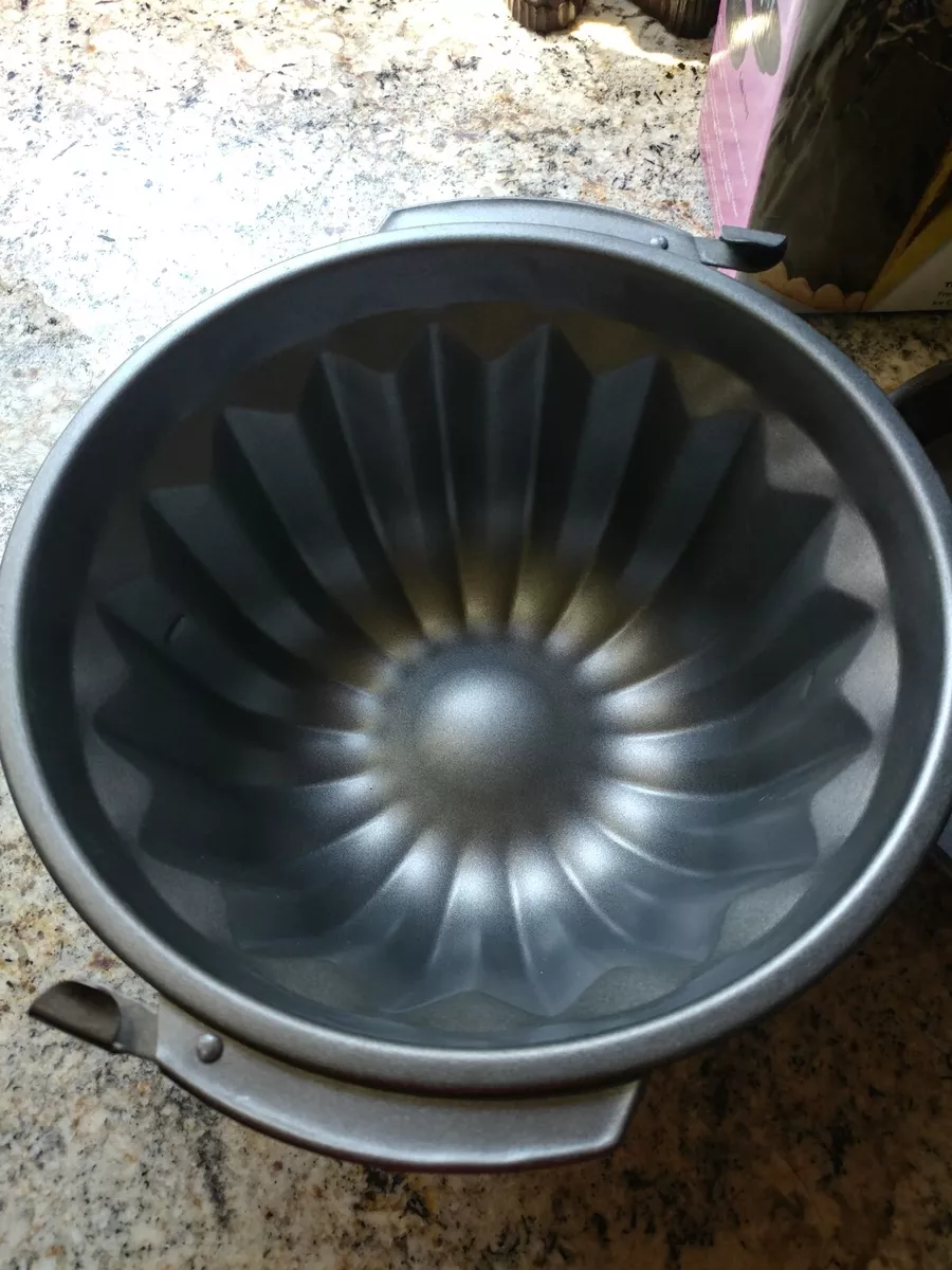 Bowl top cake pan
