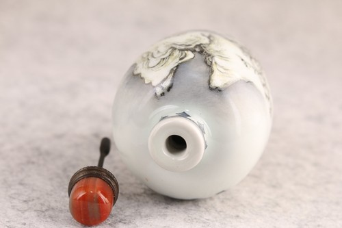 Porcelana china pintura a mano paisaje nieve botella de tabaco coleccionable - Imagen 7 de 9