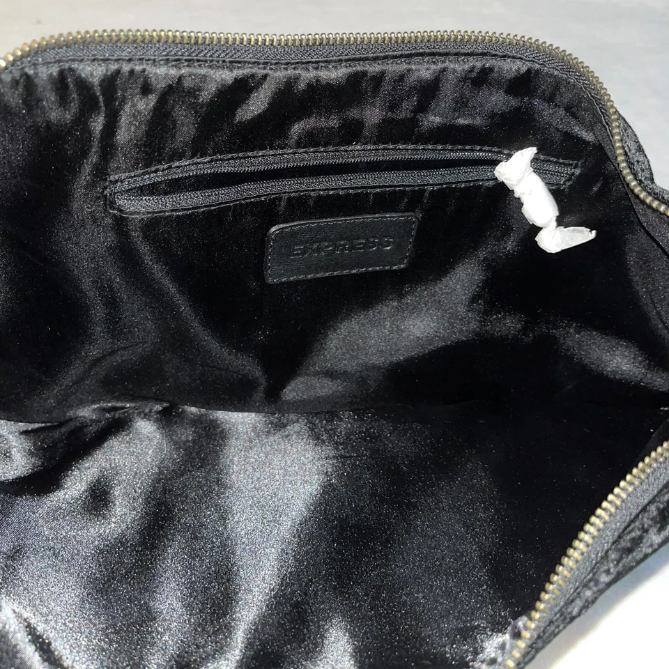 Cartera Express de terciopelo negra, nueva sin etiquetas Foto 2 de 4