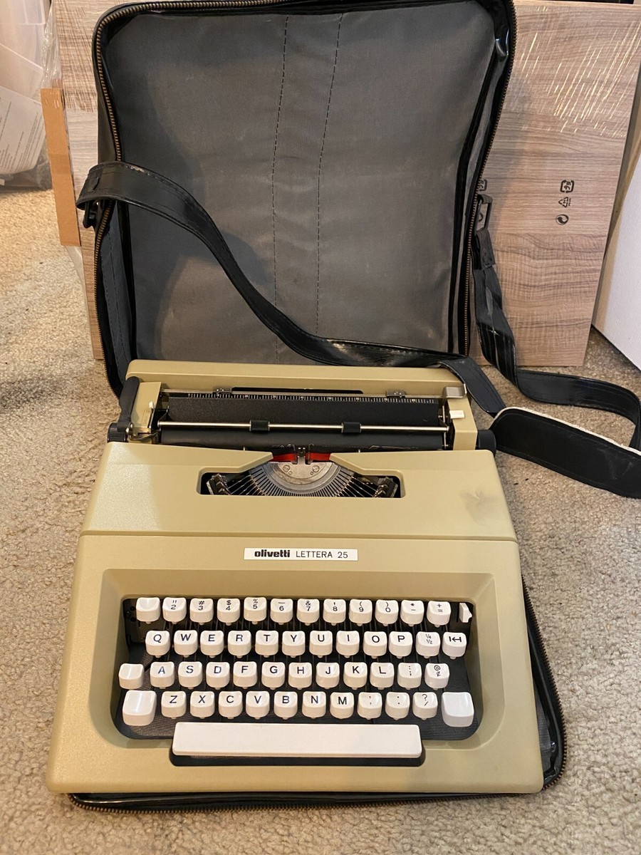 olivetti LETTERA25 タイプライター Vintage 1975 Olivetti Lettera 25 Typewriter w/ Leather Case – Made