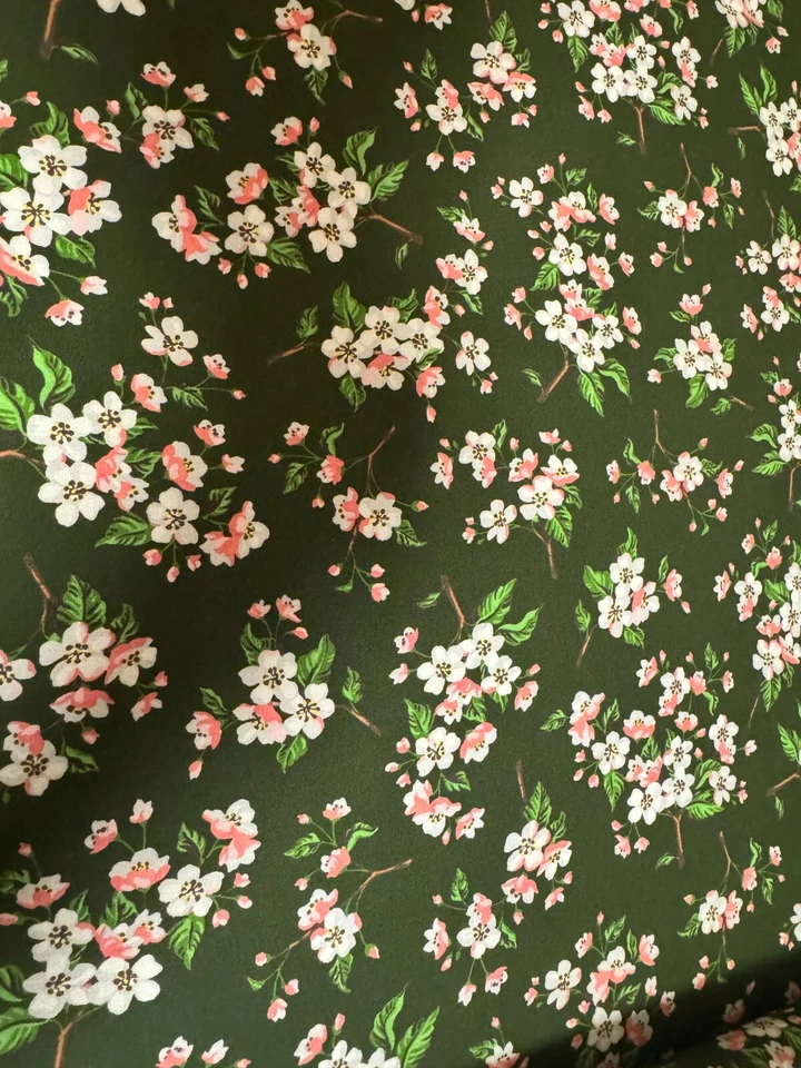 Flores de manzana en verde - de la colección Wishwell tela de algodón por yarda de costura Foto 2 de 2