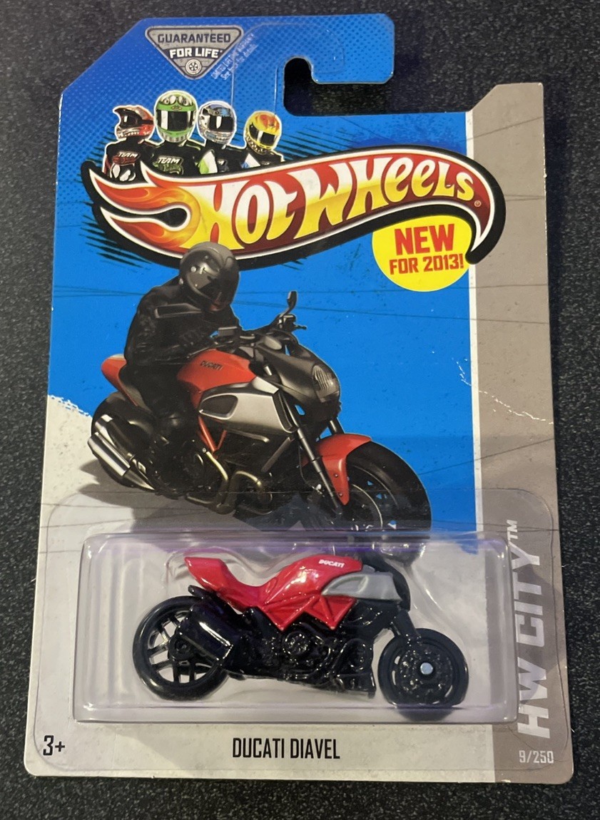 2013 Hot Wheels / Ducati Diavel / HW City