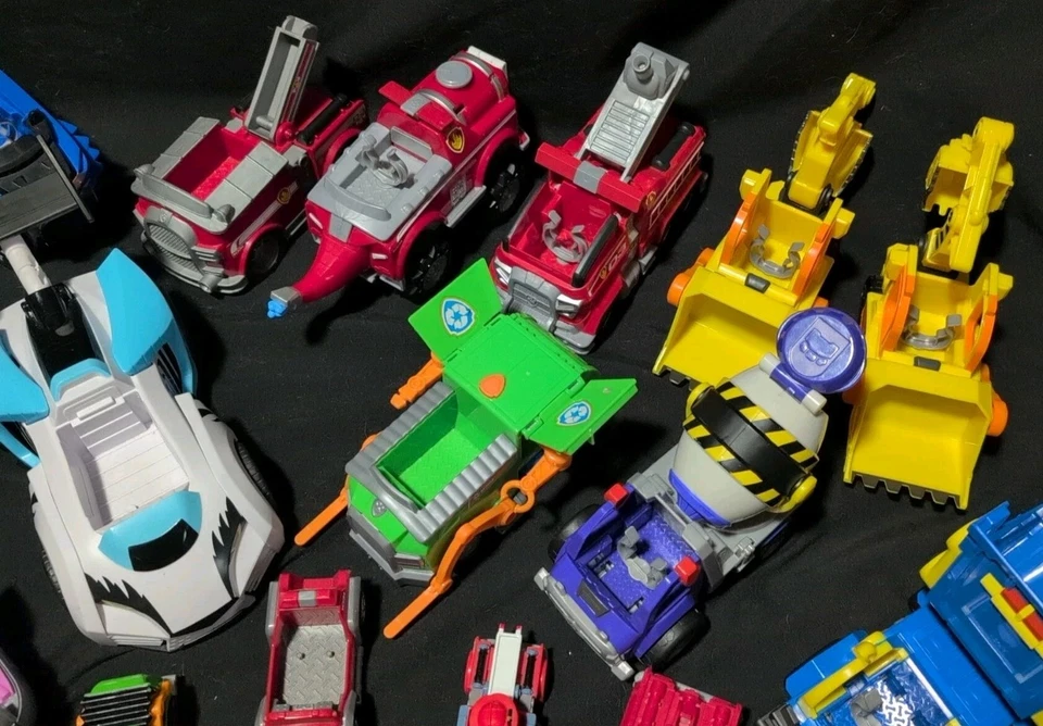 Lote misto de veículos e bonecos Paw Patrol - Imagem 4 de 4