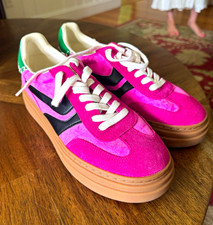 Steve Madden Dodge Pink Suede Low Top Lace Up Sneakers Green Heel Logo