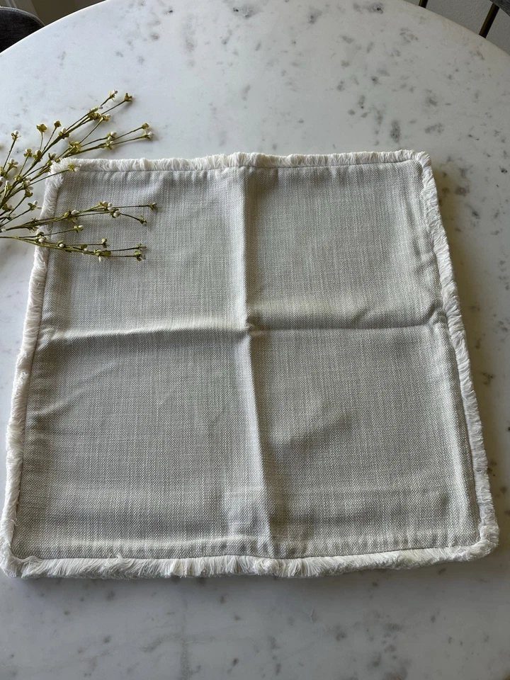 Funda de almohada Serena and Lily Ridgewater plantas perennes tiza al por menor por $188 Foto 2 de 4