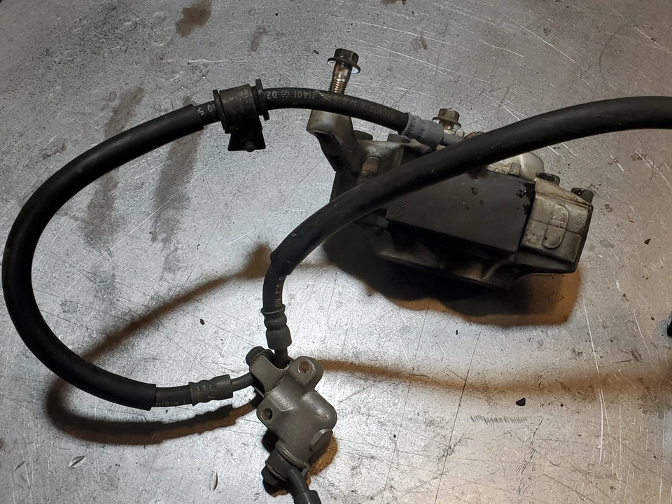 89-93 Yamaha FZR600 Front Brake Assembly, Calipers, Bolts, Lines, Master!!! - Image 4 of 4