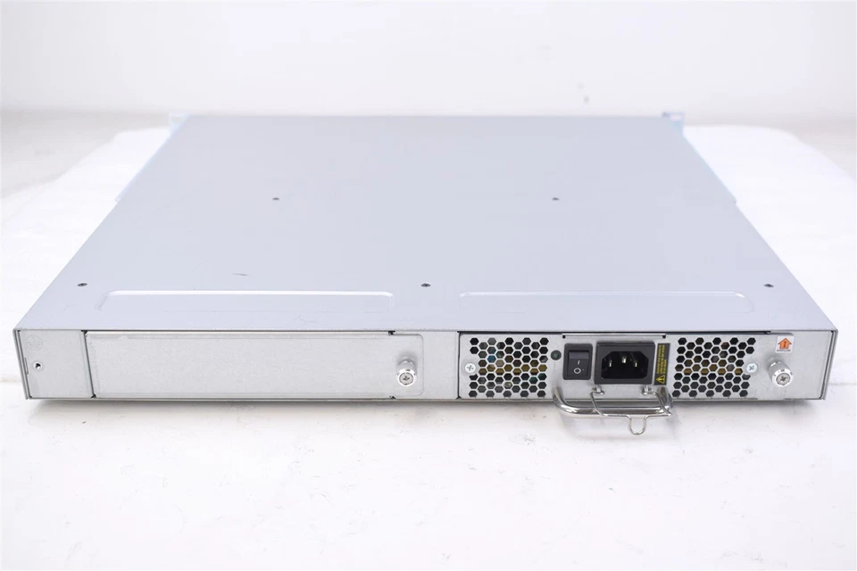 Conmutador activo de canal de fibra Brocade 6505 DL-6505-12-8G-0R, 1x fuente de alimentación Foto 3 de 4