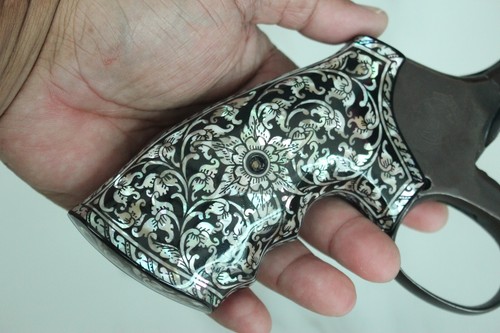 EMPUÑADURAS MADRE DE PERLAS PARA S&W K, MARCO L CUADRADO/REDONDO FLOR NEGRA BONITA - Imagen 17 de 24