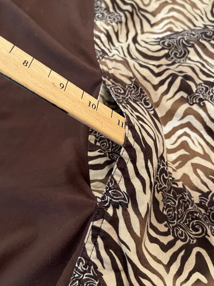 Woman’s Scrub Top 3XL Cherokee Brown Stretchy Animal Print Theme, Hidden Pockets - Image 3 of 4