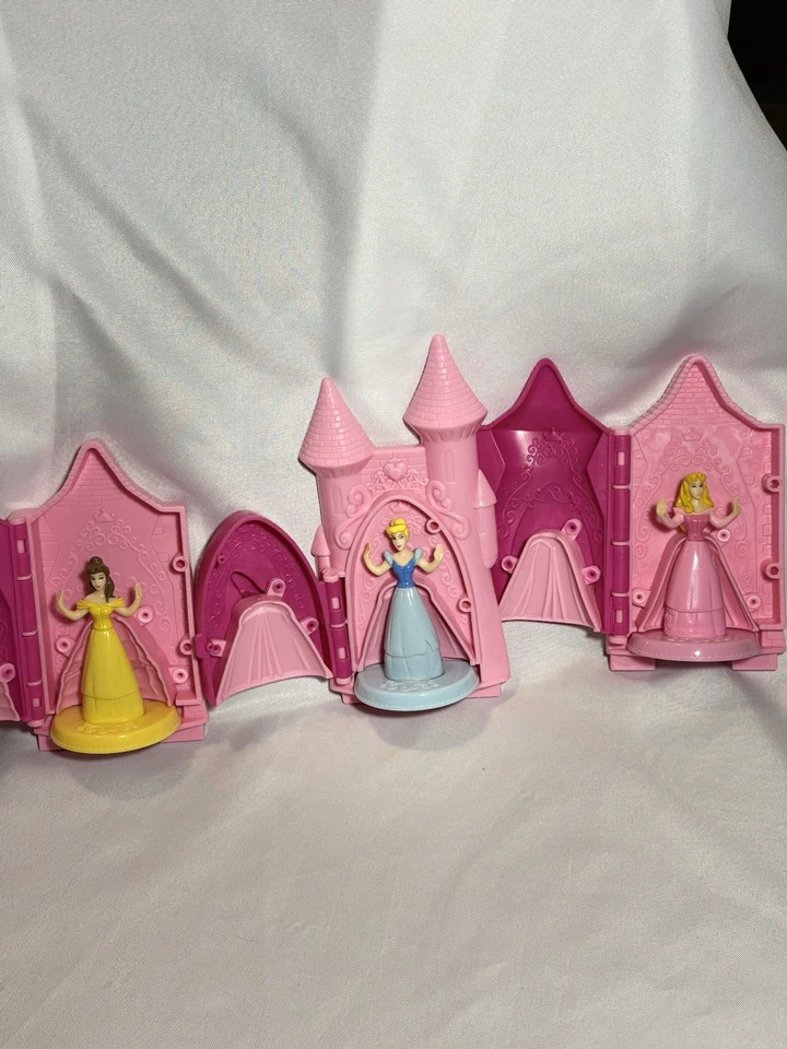 Hasbro Play-Doh Mold 2011 Walt Disney's Prettiest Princess With Mini Castles Foto 3 de 4