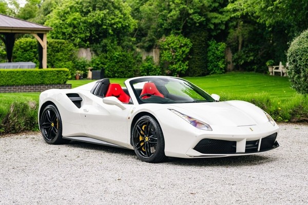 2018 Ferrari 488 3.9 SPIDER 2...