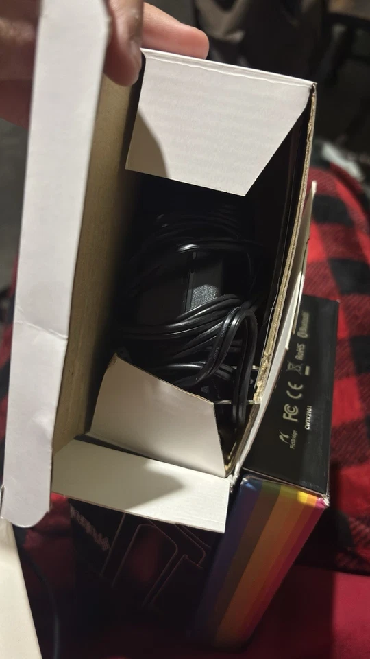 Polaroid PoGo Instant Mobile Thermal Printer Zink Zero Ink With Charger - Image 3 of 3