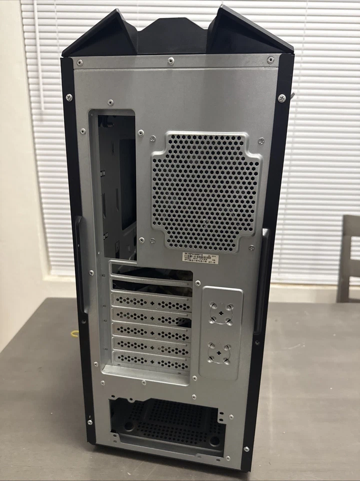 ASUS ROG Strix PC Case ATX - GAMING PC CASE RETRO - Image 4 of 4