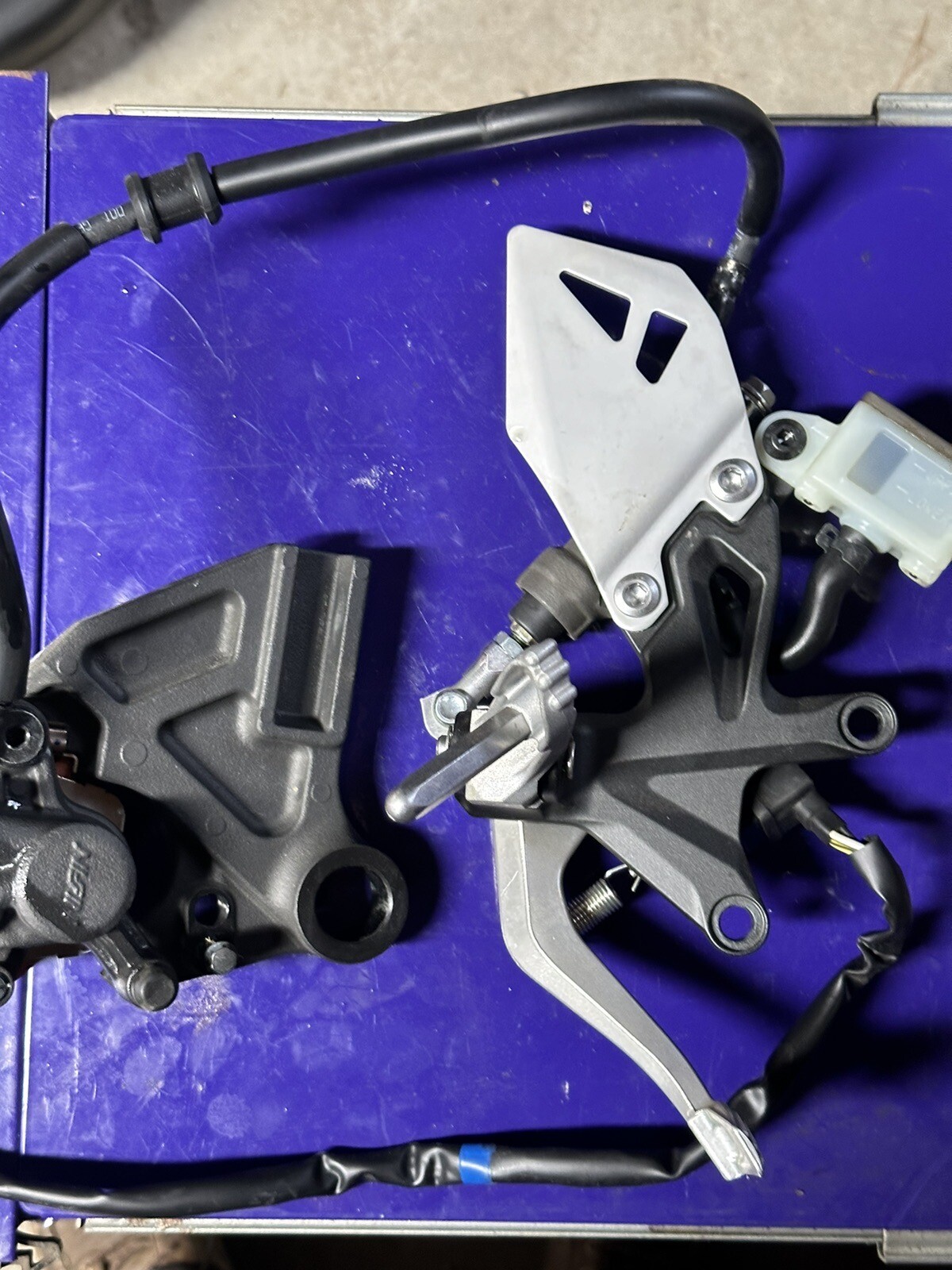 2123 Kawasaki ZX10R ZX10 RIGHT SIDE REAR SET REARSET BRAKE CALIPER