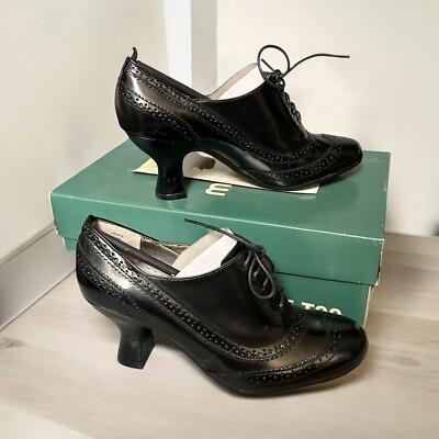 Me Too Frost Black Leather Wingtip Heels Sz with Box