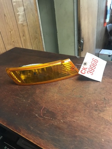 Right Passenger Side Front Marker Light For 2005-2007 Jeep Liberty - Replaces CH2551123, 55156882AB - Amber Housing