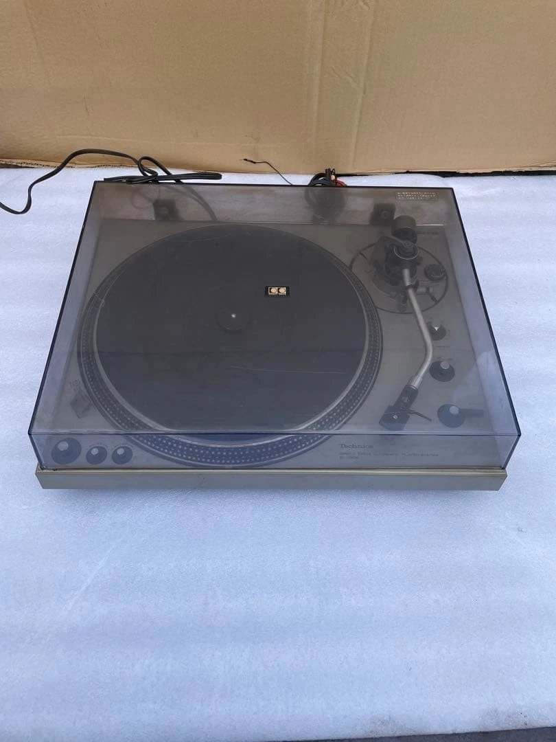 美品　Technics SL-1600 taruya.tokyo テクニクス Technics SL-1600 MK2 Quartz Turntable Record Player Direct Drive