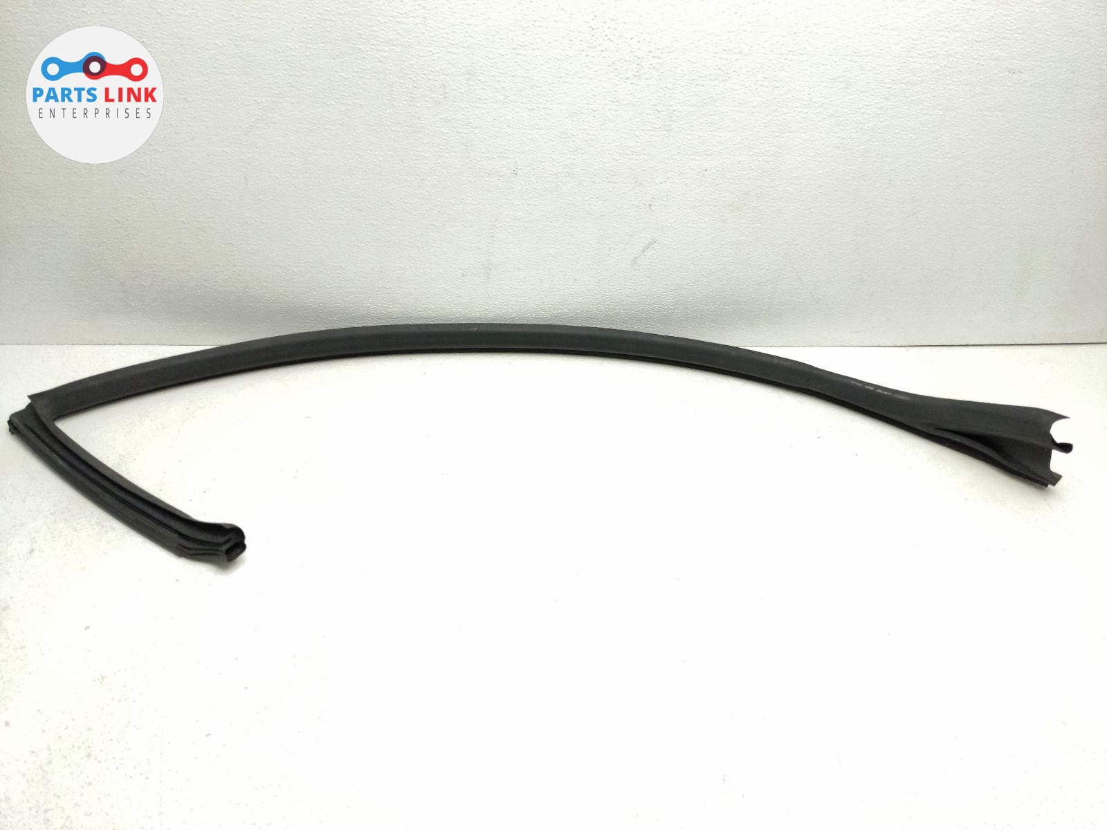 2007-19 MASERATI GRANTURISMO FRONT LEFT GASKET UPPER TRIM WINDOW RUBBER M145 OEM