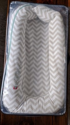 Dock A Tot Deluxe Plus Baby Lounger 0-8 Mos Chevron Pad Containment Safe