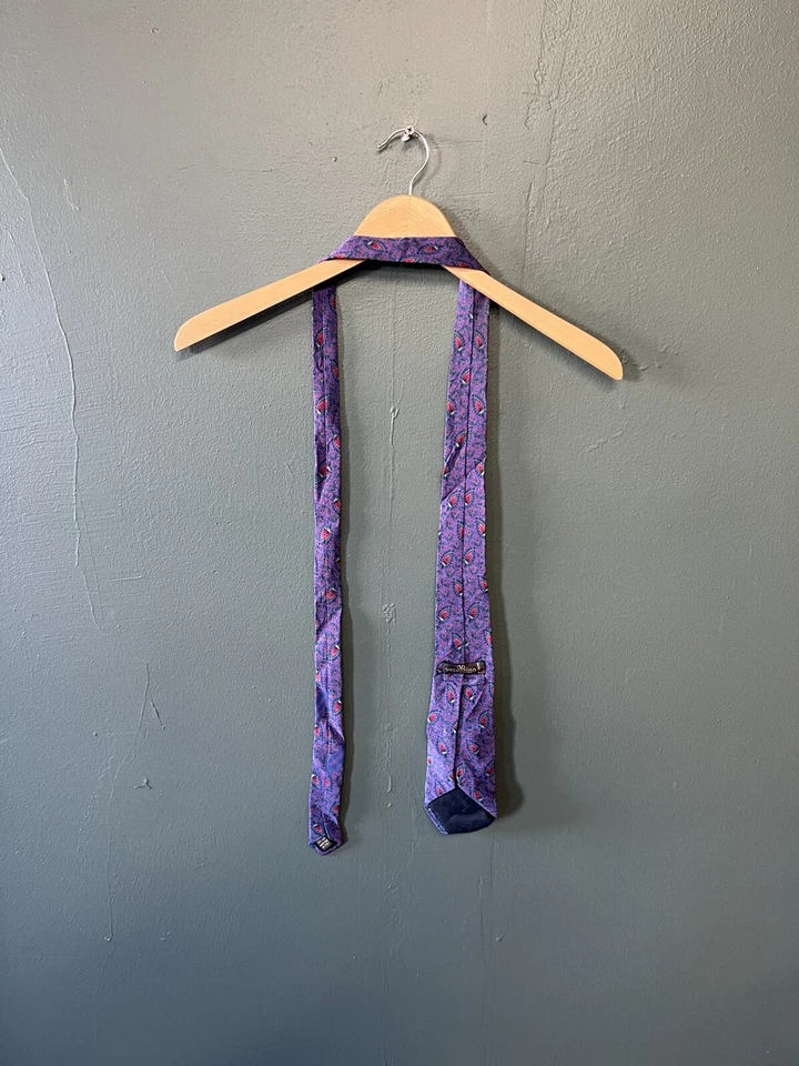 Corbata de seda vintage Valentino para hombre con patrón de cachemira púrpura Foto 2 de 4