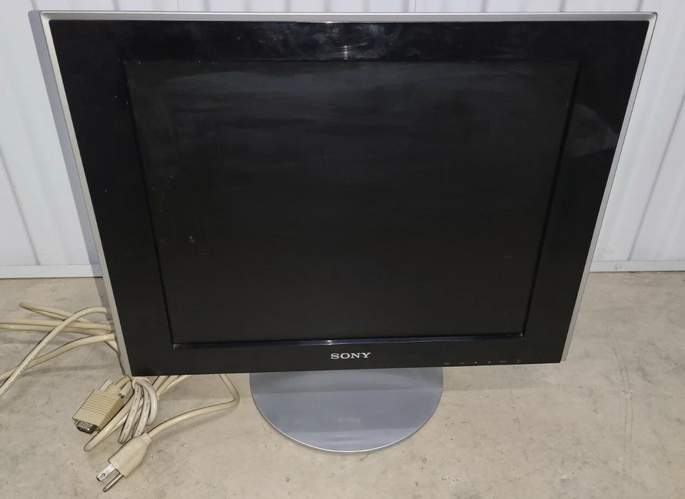 Sony SDM-HS73 17" Flat Panel LCD Monitor With VGA & Power Cables -Tested WORKS!  - Image 3 of 4