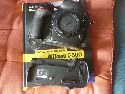 Nikon D D800 36.3 MP SLR-Digitalkamera -  Body, umfangreiches Zubehörpaket, Top