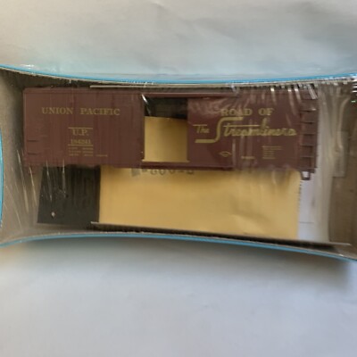 New Sealed Union Pacific Streamliners 40ft Box Kit Train 5012 #T5