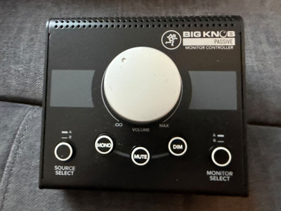 Mackie Big Knob Passive 2x2 Studio Monitor Controller