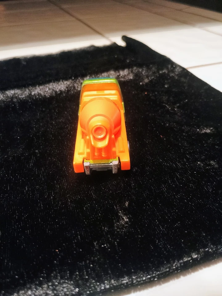 1969 Hot Wheels Redline "Heavyweights Cement Mixer" Light Green - Image 3 of 4