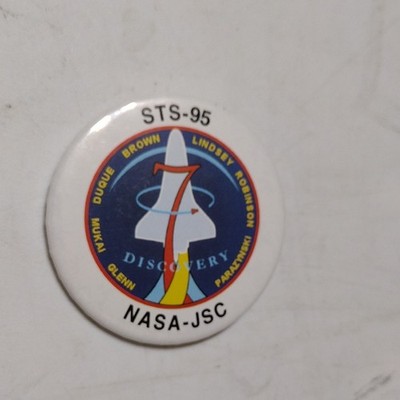 STS-95 Space Shuttle Discovery NASA-JSC Mission Pinback Button Astronauts