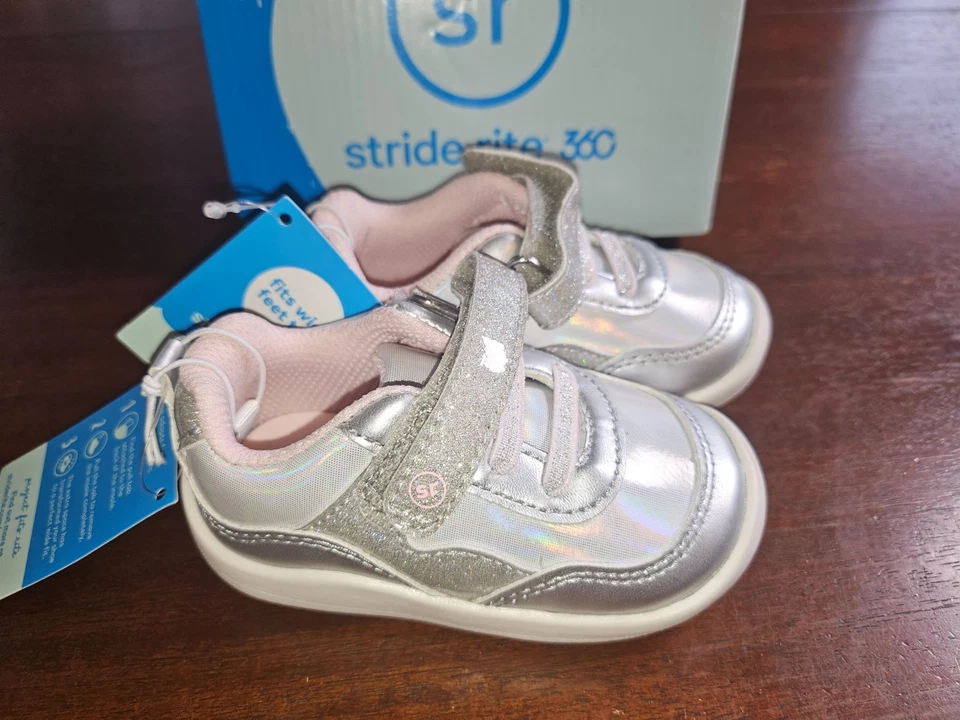 Zapatilla deportiva Stride Rite 360 5M Natasha plateada para niños pequeños plateada brillante ancha mediana usada en excelente estado Foto 2 de 4